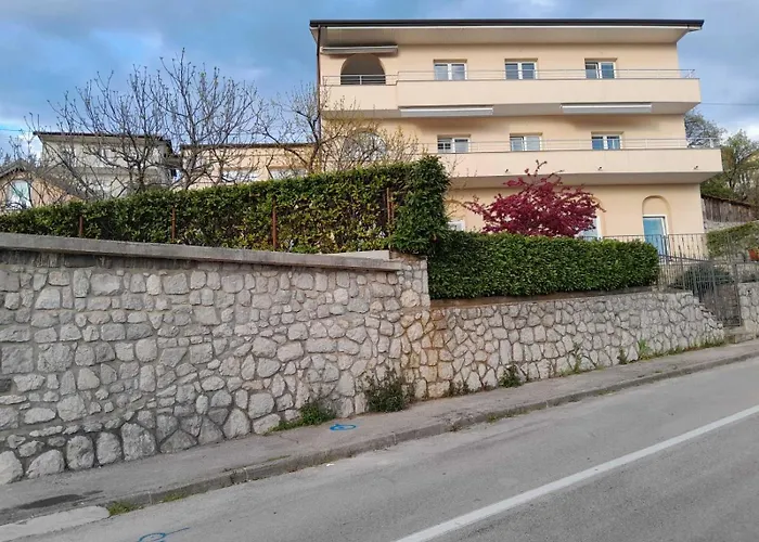 Liliana Apartman *